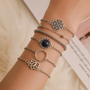 5-teiliges Boho Armband Set in Silber mit Perlen, Lotus und Blumenanhängern
