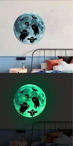 Luminous Halloween wall sticker showing contrast between daylight and green glow at night