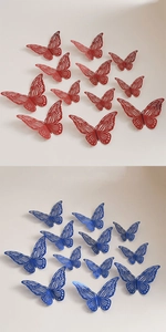 Détail de papillons adhésifs 3D évidés au laser en couleurs rouge et bleue