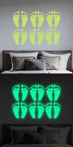 Stickers muraux empreintes lumineuses montrant l'effet fluorescent jour et nuit