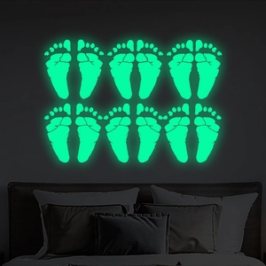 Stickers muraux empreintes de pieds fluorescents verts pour chambre brillant dans le noir