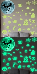 Stickers muraux Halloween montrant le contraste entre le jour et l'effet fluorescent