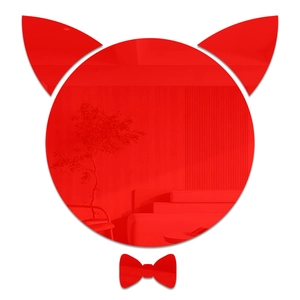 Dettaglio di adesivi murali a specchio a forma di gatto rosso in acrilico riflettente