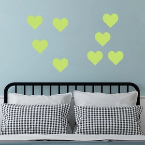 Luminous heart-shaped wall stickers for kids' bedroom wall decoration, set of 8 pieces