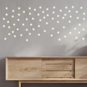 Stickers muraux étoiles lumineuses pour chambre d'enfant sur fond gris effet brillant