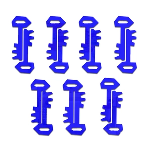 Detalle de 7 pegatinas de pared de acrílico azul en forma de llave con textura de mapa