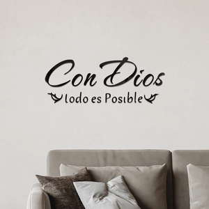 Detail van de zwarte acryl muursticker met Spaanse tekst Con Dios todo es Posible voor decor