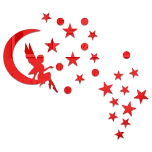 Détail de stickers muraux miroir rouge avec fée sur la lune et étoiles étincelantes
