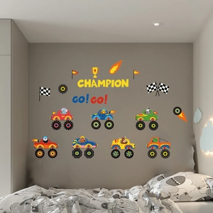 Vue détaillée d'autocollants muraux de camions monstres d'animaux dans une chambre d'enfant