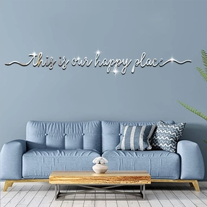 Décoration murale miroir 3D en acrylique 'this is our happy place' au-dessus du canapé
