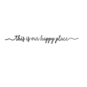 Détail de la décoration murale 3D en acrylique noir avec citation happy place
