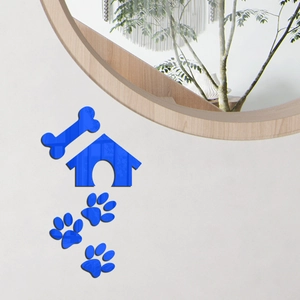 Stickers muraux miroir en acrylique bleu cabane et os sur une surface murale blanche propre