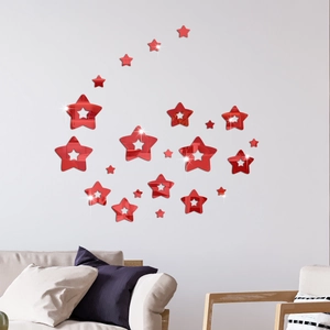 Macro-opname van rode ster spiegel wandstickers op een moderne grijze woonkamer wand