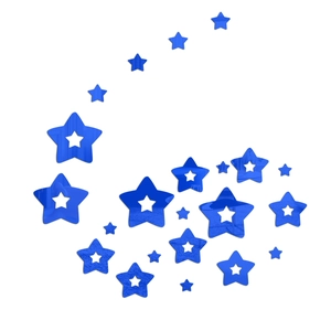 Macro-opname van blauwe spiegel-acryl ster muurstickers met holle decoratieve patronen