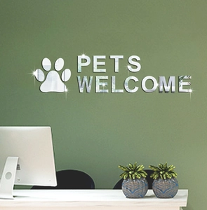 Détail de l'autocollant mural miroir acrylique Pets Welcome avec motif patte d'animal