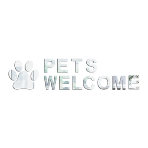 Détail du sticker mural PETS WELCOME en acrylique miroir argenté avec icône de patte