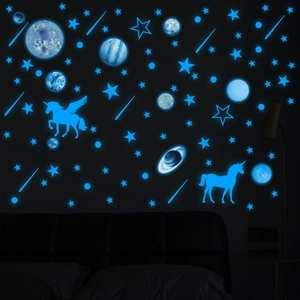 Stickers muraux lumineux avec licornes bleu glacé et planètes réalistes scintillantes