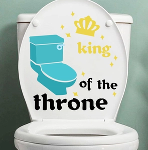 Gros plan sur l'autocollant PVC imperméable King of the Throne sur couvercle de WC