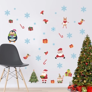 Stickers de Noël pour fenêtres avec Père Noël, pingouins et rennes sur mur blanc
