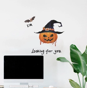 Adesivo murale Halloween con zucca, cappello da strega e pipistrello su parete bianca