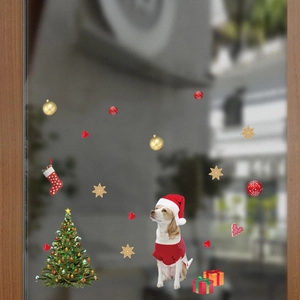 Stickers de Noël pour fenêtres avec chien festif, sapin et décorations sur verre
