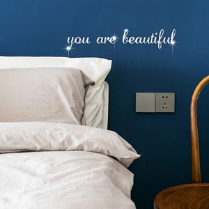 Sticker mural moderne en acrylique argenté avec citation You Are Beautiful et étoiles