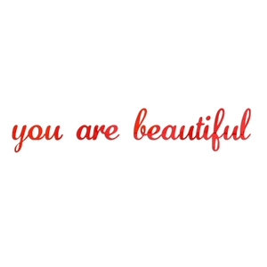 Détail du sticker mural 3D en acrylique rouge avec citation You Are Beautiful