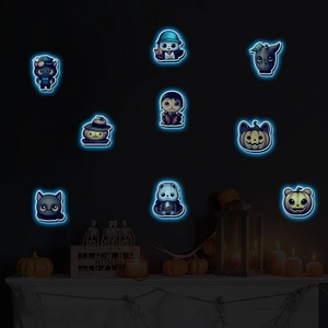 Détail de neuf autocollants d'Halloween bleu luminescent avec des fantômes et chats mignons