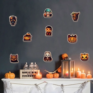Vue détaillée des stickers muraux Halloween phosphorescents avec citrouilles et chats noirs