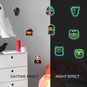 Autocollants muraux Halloween fluorescents montrant l'effet de jour et de nuit