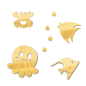 Vue détaillée des stickers muraux miroir 3D dorés d'animaux marins crabe et poulpe