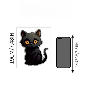 Cartoon Wandaufkleber schwarze Katze mit großen Augen neben Handy zum Größenvergleich