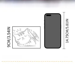 Comparaison de taille détaillée d'un marque-page chat de 9 cm près d'un smartphone