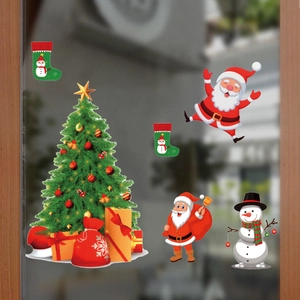 Dettaglio di adesivi natalizi con Babbo Natale, pupazzo di neve e albero di Natale festivo