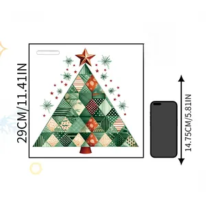 Comparaison de taille du sticker sapin de Noël de 29 cm par rapport à un smartphone