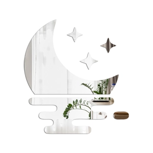 Detail von verspiegelten Wandstickern mit Mond und Sternen und realistischer Reflexion