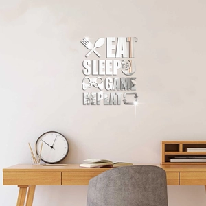 Dettaglio dell'adesivo murale in acrilico a specchio con scritta Eat Sleep Game Repeat