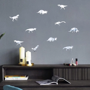 Vue détaillée des stickers muraux miroirs en acrylique argenté en formes de dinosaures
