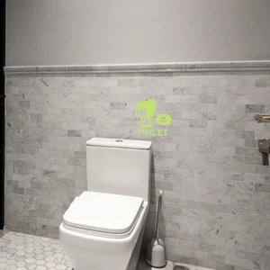 Leuchtender Toiletten-Wandaufkleber mit grünem Cartoon-Männchen für das Badezimmer