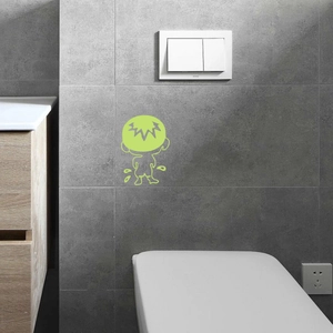 Adesivo murale piccolo ragazzo luminoso verde fluorescente per decorazioni bagno