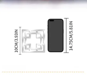 Comparaison de taille d'un sticker mural géométrique argenté avec un smartphone