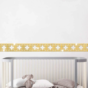 Détail de stickers muraux dorés en acrylique avec motif géométrique creux effet miroir
