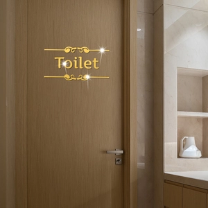 Targa per toilette moderna a specchio dorato con decoro su porta in legno