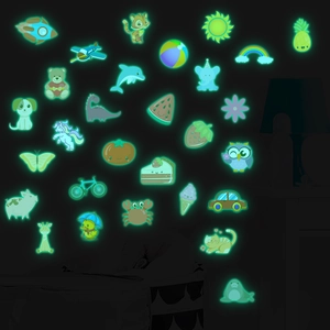 Adesivi murali luminosi con motivi di razzi e animali che brillano di verde nel buio