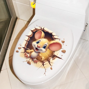 Sticker 3D souris détaillé avec effet de mur brisé créatif sur un abattant de WC blanc