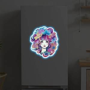 Sticker mural fluorescent d'une femme aux fleurs sur une surface de frigo sombre