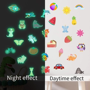 Adesivi murali fluorescenti per camerette con effetto giorno e notte a contrasto