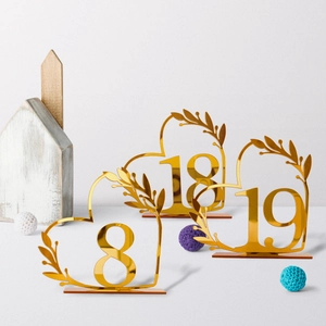 Mirror Gold Acrylic Heart Wedding Table Numbers With Stand Elegant Foliage Design For Party Reception Banquet Seat Guide Decor