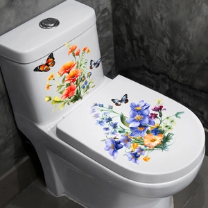 Stickers muraux floraux avec pavots colorés et papillons sur un abattant de toilettes