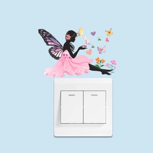 Autocollant mural silhouette de fée avec ailes violettes pour décor d'interrupteur